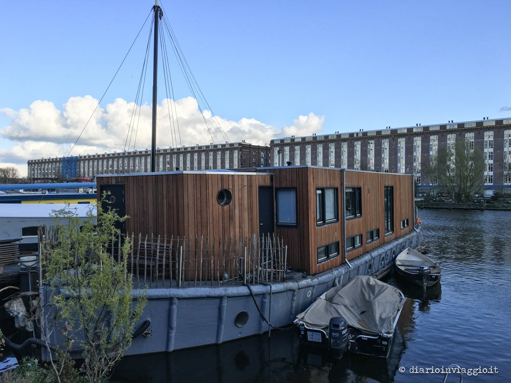 dormire in houseboat ad amsterdam