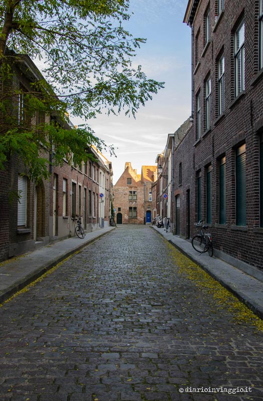 Strade autunnali a Bruges