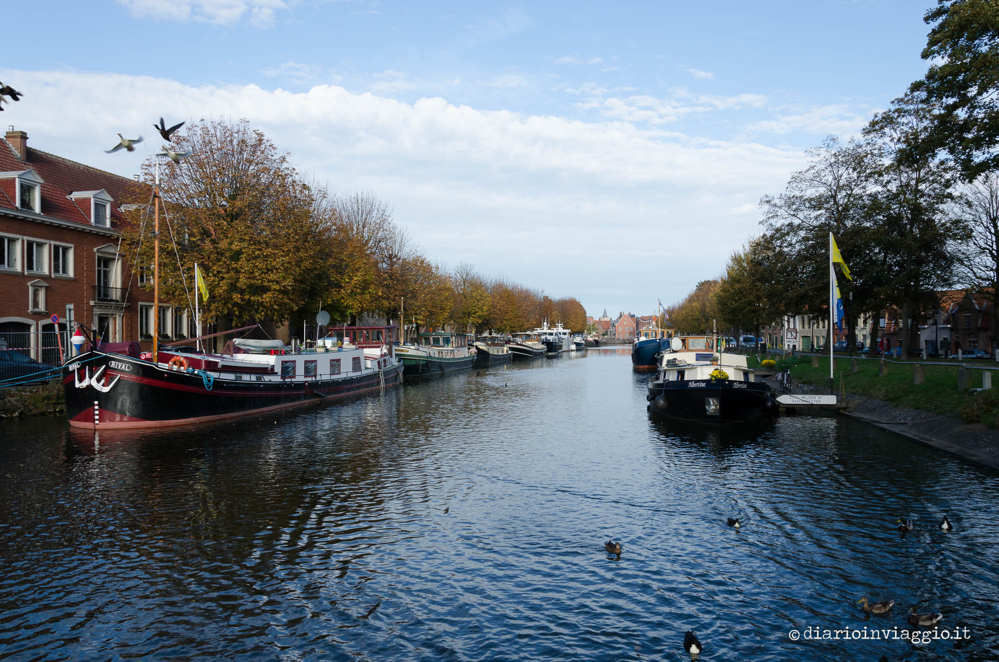 Houseboat su uno dei canali di Bruges