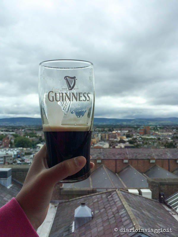 Slainte! E' il brindisi in lingua irlandese