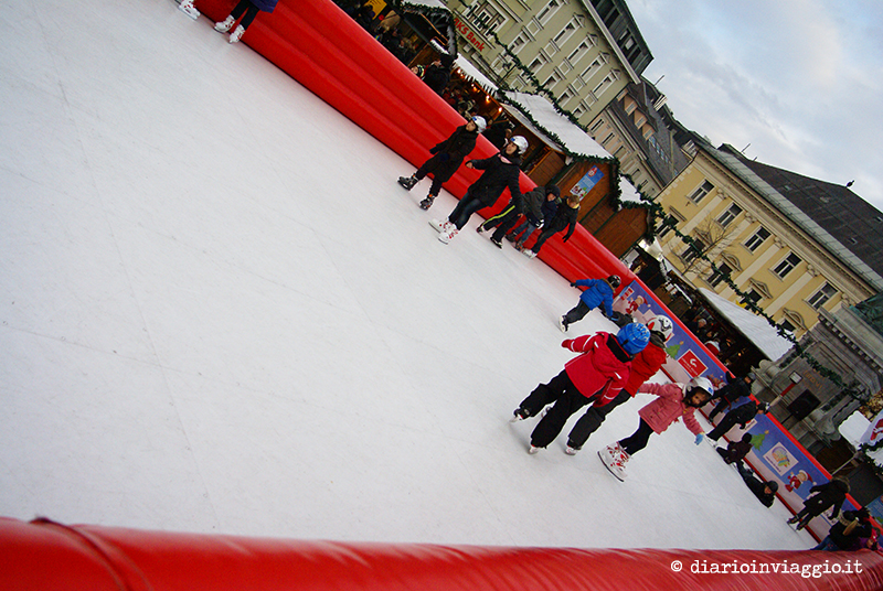 La pista di pattinaggio sul ghiaccio di Klagenfurt