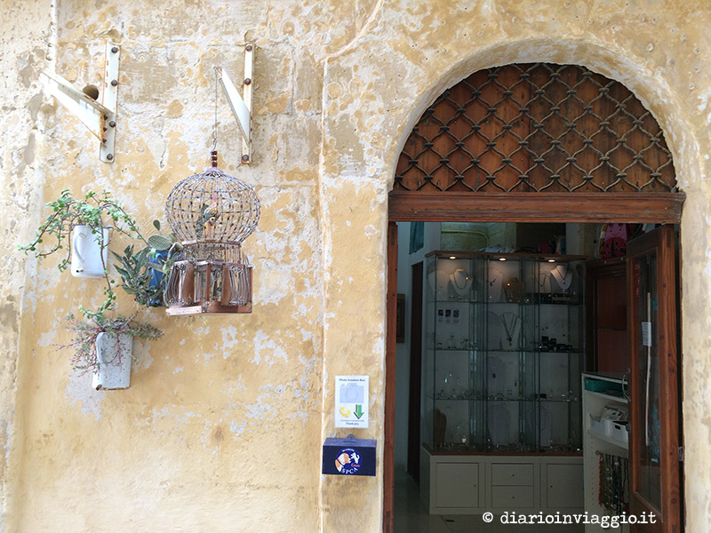 L'ingresso del negozio di artigianato locale Prickly Pears a Victoria, Gozo
