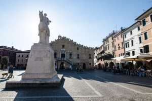 Cosa vedere a portogruaro municipio e piazza della repubblica