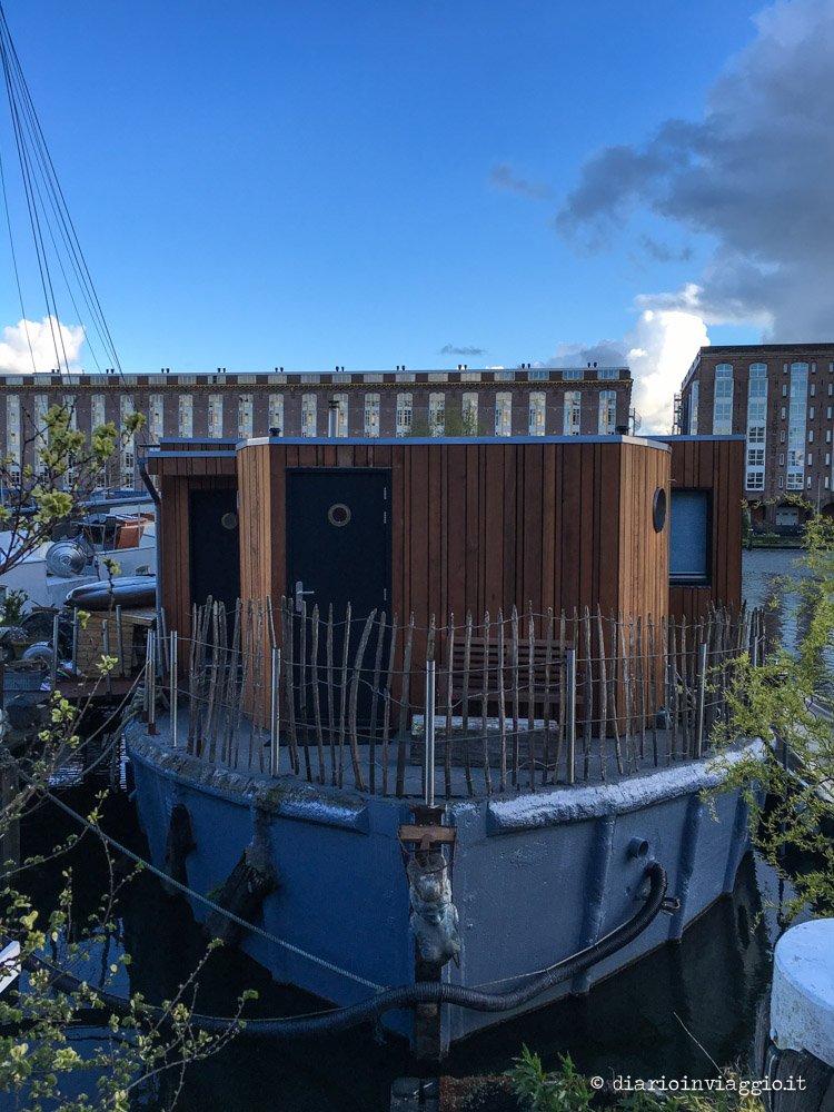 dormire in houseboat ad amsterdam