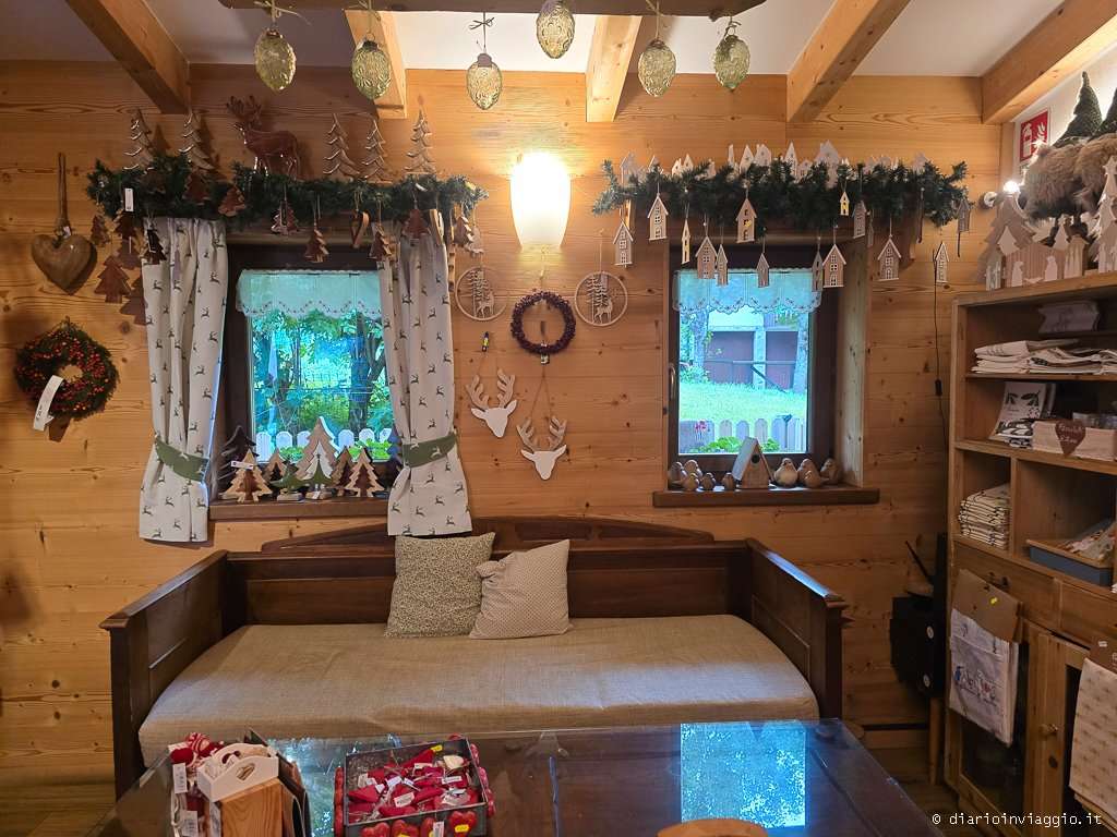 Interni accoglienti in stile montano del locale I Dolci di Irma