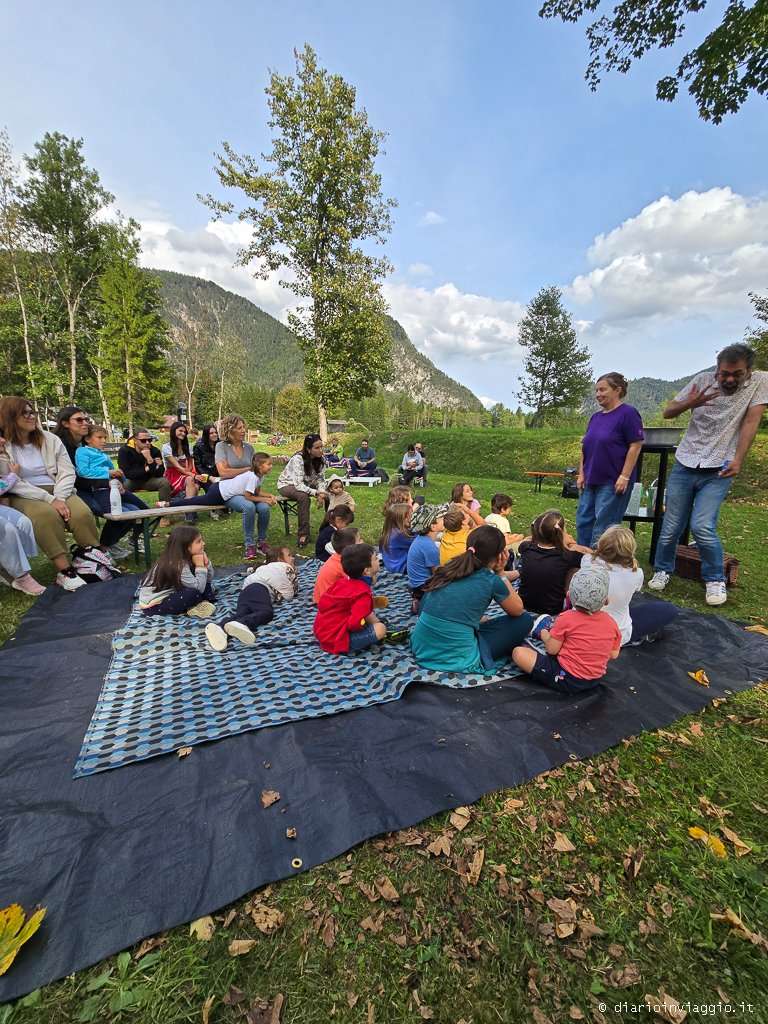 Attività per bambini alla malga didattica Kinderalm a Valbruna